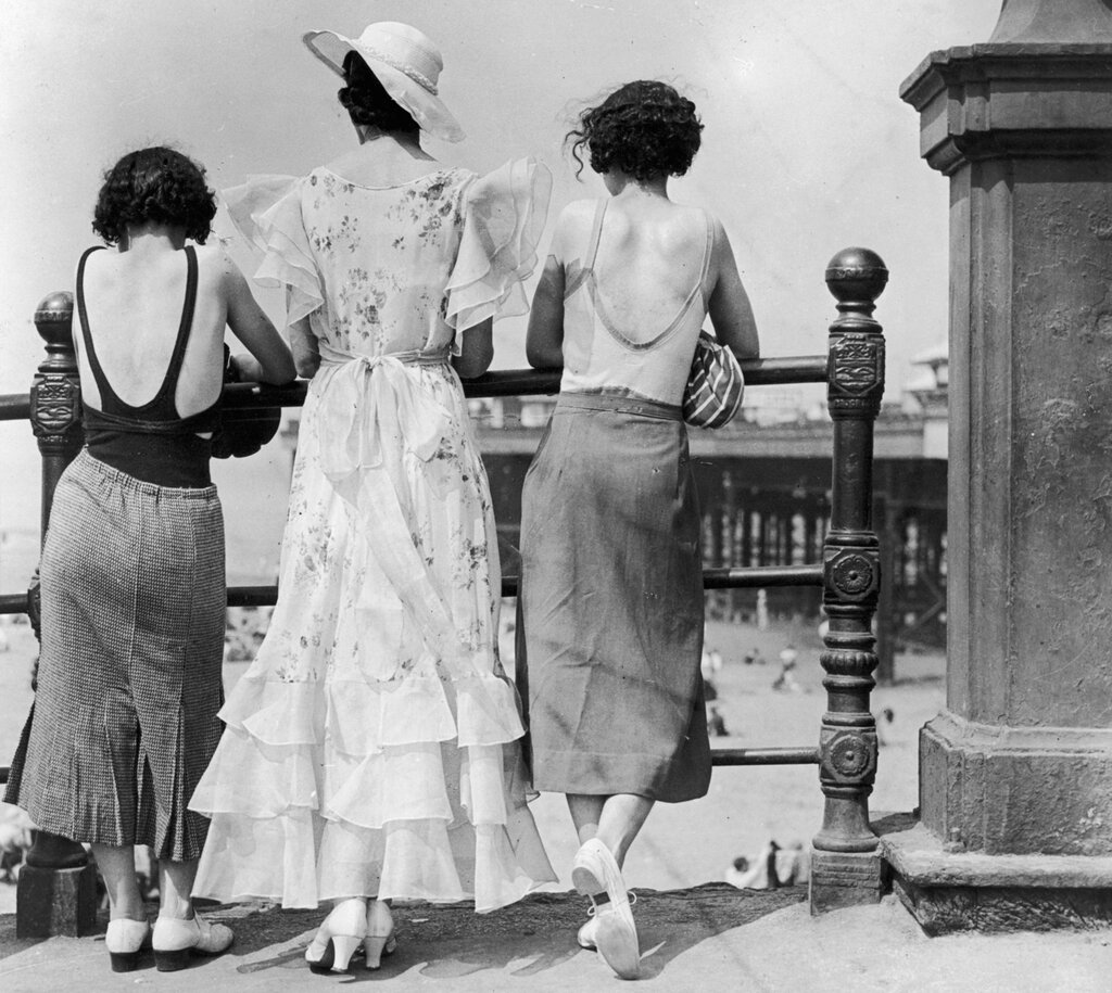 Видео ретро сюжет. Англия 1930е. Англичанки 20 века. Ретро Англия. Мода 1934.