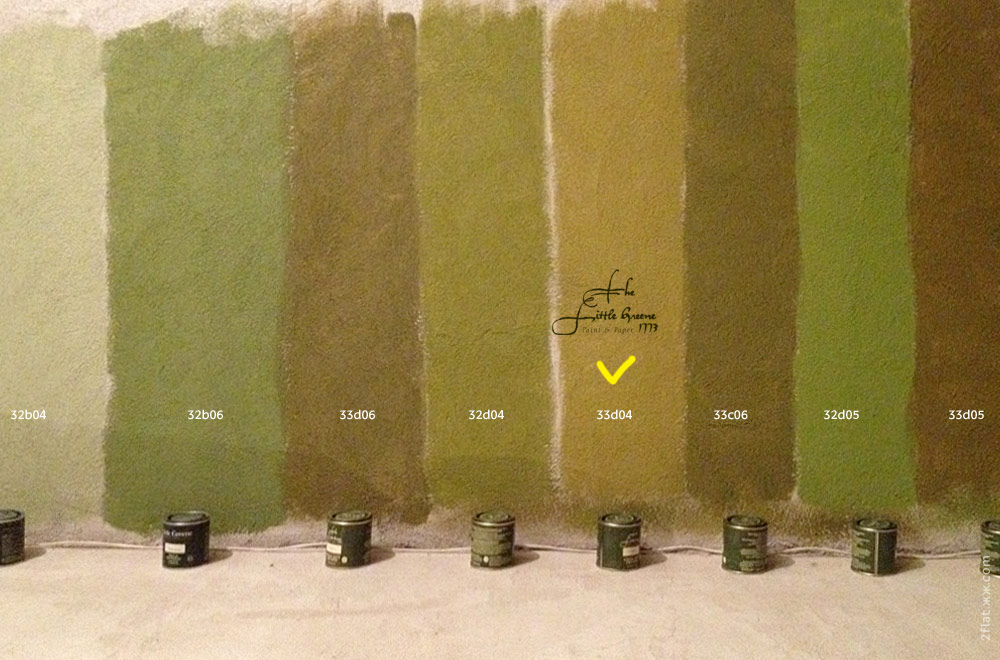 Как получить болотный. Краска стен цвет хаки. Краска для стен болотного цвета. Цвет краски олива. Выкрасы на стене.