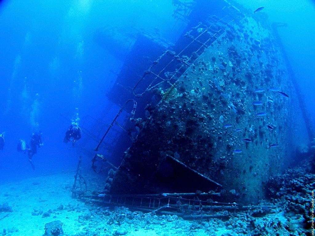 Какое сооружение стоит на дне моря. Архипо-Осиповка затонувший корабль. Черный принц затонувший корабль черного моря. Бермудский треугольник Титаник. Посейдон корабль затонул.
