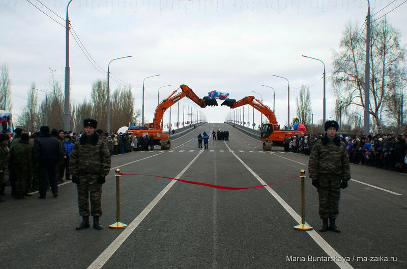 Открытие мостового перехода через судоходный канал в городе Балаково, 09 декабря 2015 года