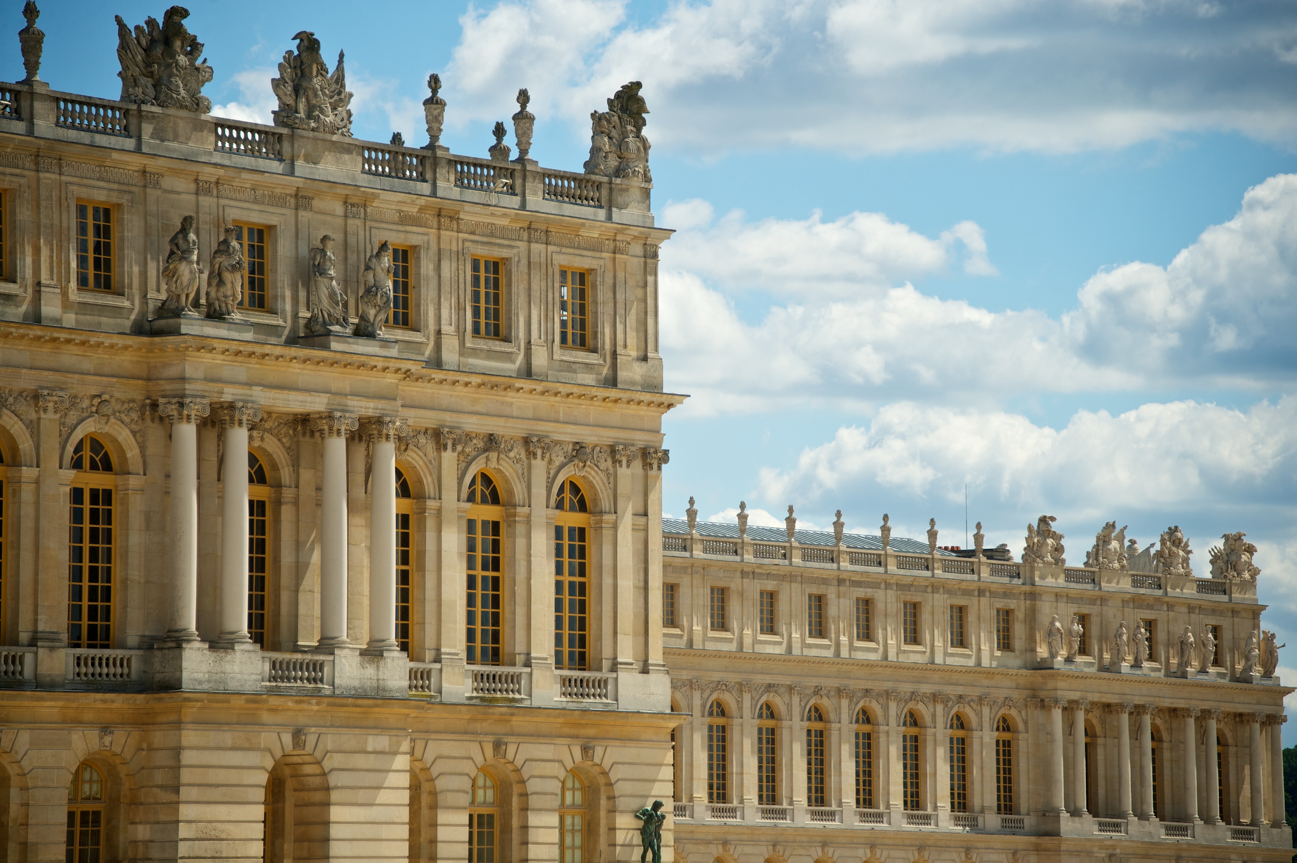 Французский версаль. Версальский дворец Архитектор. Версальский дворец Версаль Франция. Франция Барокко Версальский дворец. Классицизм архитектура Версальский дворец.