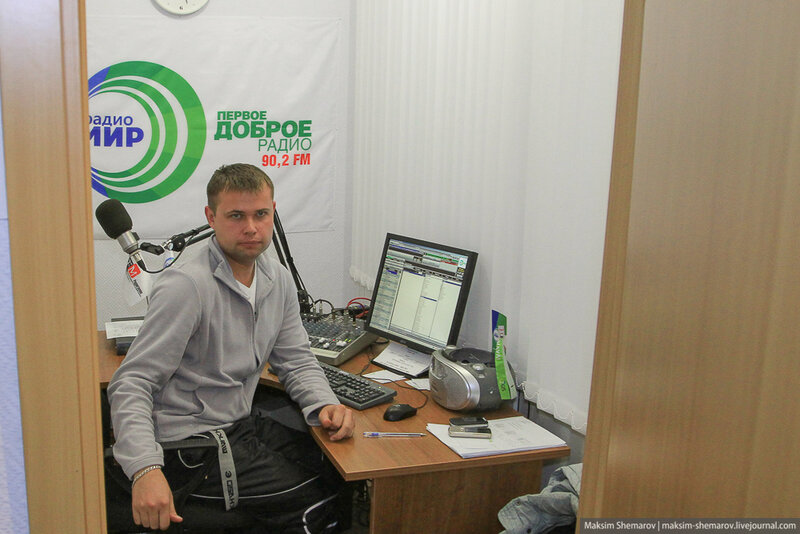 Радио мир россия. Радио мир. Радио мир студия. Радио мир-первое доброе радио. Радио мир Иркутск.