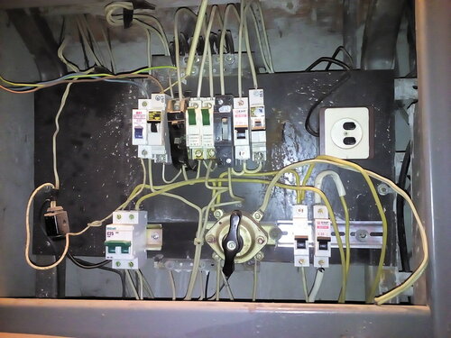 Замена блока выключателей на многопостовую систему электроустановочных изделий в квартире