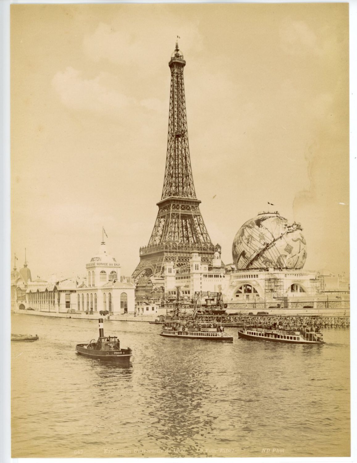 1889 история. Эйфелева башня 1900 год. Всемирная выставка 1889 года в Париже Глобус. Всемирная Парижская выставка. Эйфелева башня Всемирная выставка.