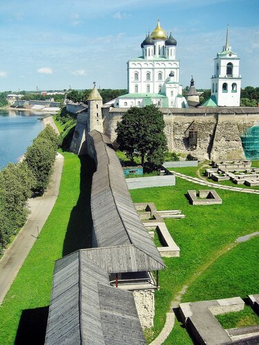 Псковский Кремль (вид из Власьевской башни)