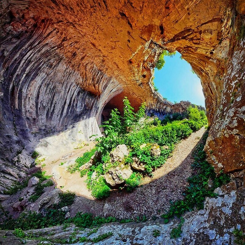 Болгария - Невероятная пещера Проходна (Глаза Бога)