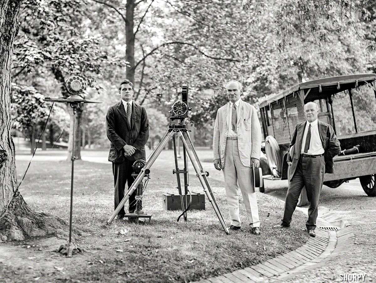 На съемках одного из первых коммерческих звуковых фильмов (1924 год)