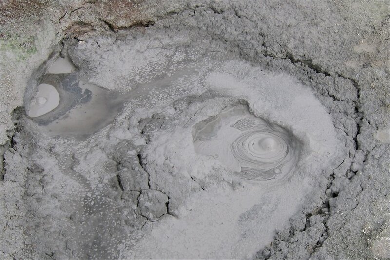 Булькающая глина в Узоне, Камчатка