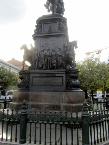 Берлин. Памятник Фридриху Великому.