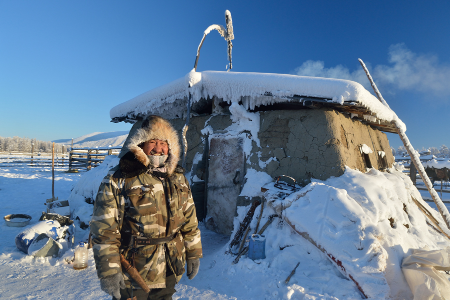 Оймякон погода сегодня. Якутский поселок Оймякон. Оймякон полюс холода. Полюс холода Оймякон Якутия. Метеостанция Оймякон.
