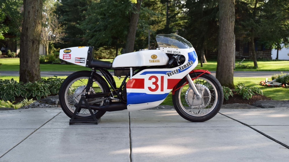 Старинный спортбайк Yamaha TD3 Mike Devlin 1972