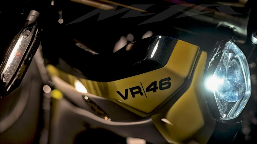 Yamaha XJR1300 - флэт-трекер Валентино Росси