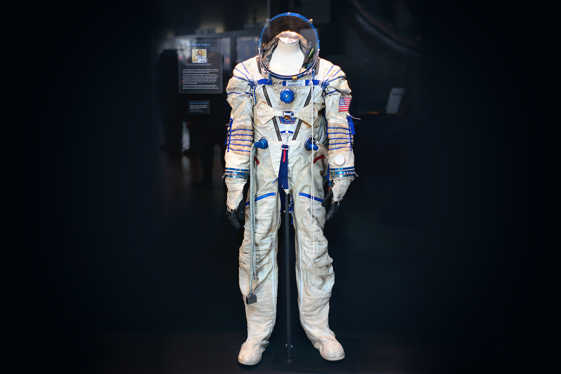 Какого цвета костюм космонавта. Костюм космонавт (7000 к-20). Орлан костюм Космонавта. Скафандр Орлан. Скафандр Орлан 1977.