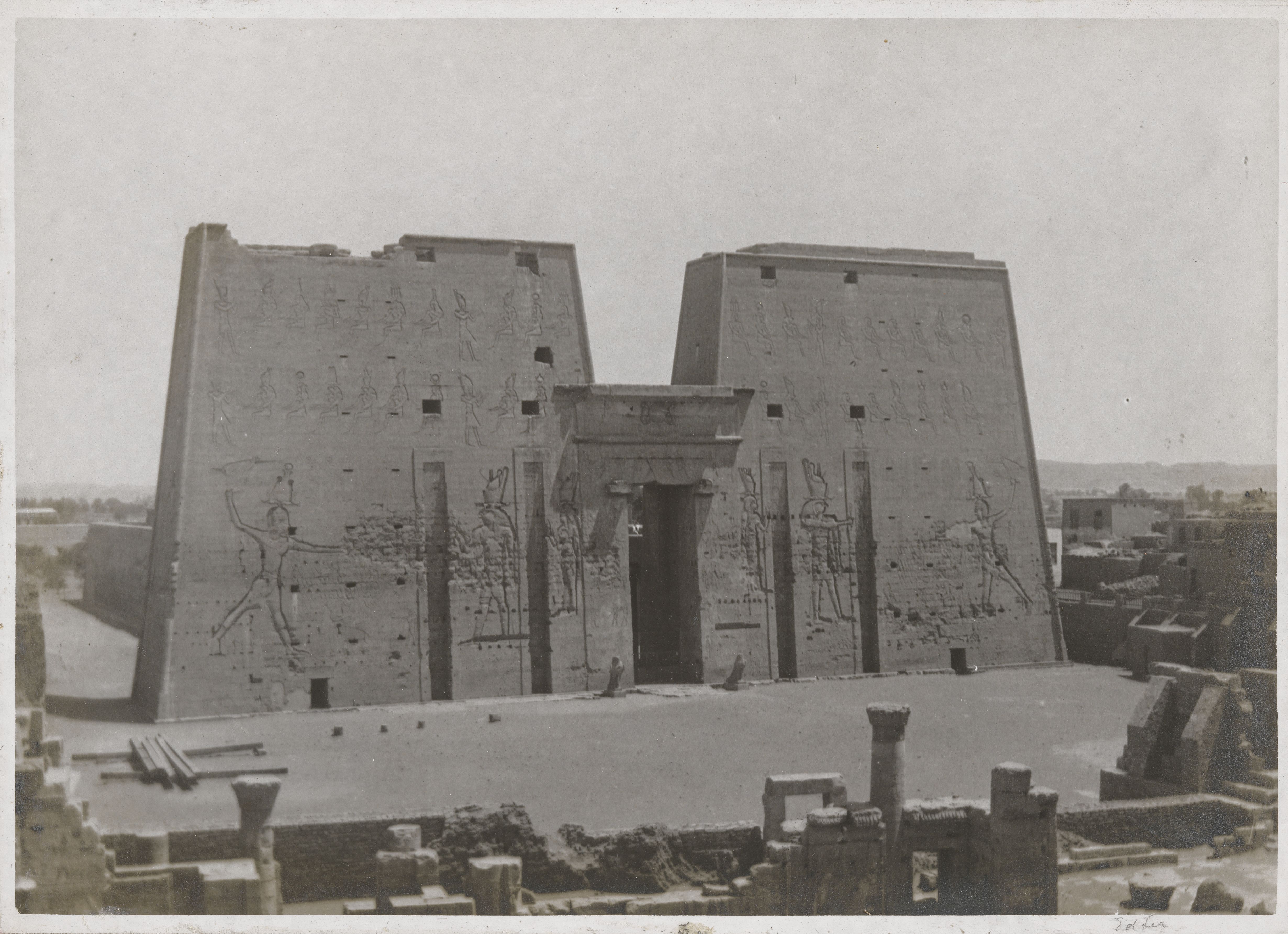 1900 1905. Храм гора пилоны.