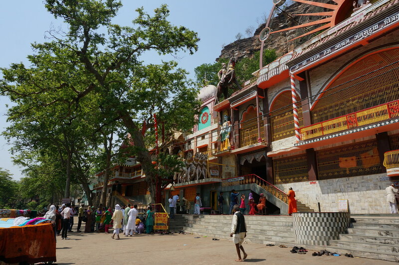 Читракут (Chitrakoot) также называемый Mini-Varanasi. Маленький священный город на притоке Ганги. По следам Рамаяны.
