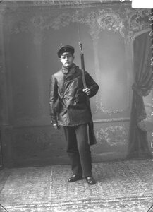 1917. Члены рабочей дружины во время восстания, Серебрянников
