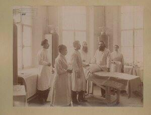 1891. Группа врачей в кабинете