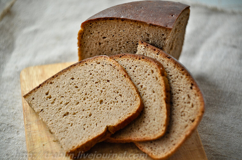 Домашний ржано пшеничный хлеб рецепт. Ржано-пшеничный хлеб. Ржано пшеничный хлеб Кало. Хлеб ржано-пшеничный в духовке. Ржано-пшеничный хлеб Daugas.