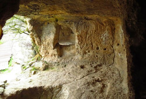 В пещере Чуфут Кале
