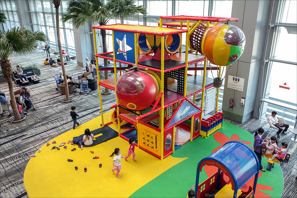 Чоко чанга домодедово. Аэропорт Сингапура Чанги детские зоны. Детская развлекательная площадка. Детская площадка аэропорт. Игровая площадка для детей в аэропорту.