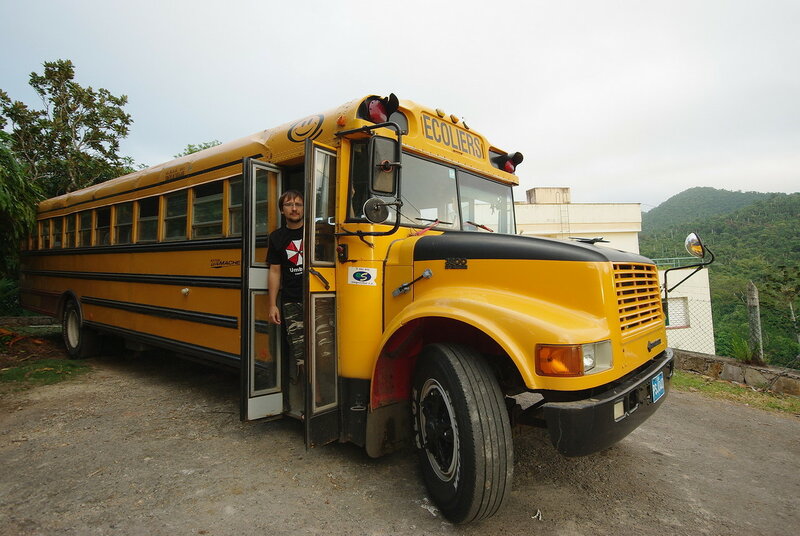 Эра изобилия: GMC 6000 Blue Bird School Bus (Hachette) .