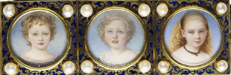 Принц Артур, принц Леопольд и принцесса Беатрис  c.1854-61Золото, эмаль выемчатая, жемчуг, волосы, бархат