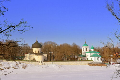 Храмы Мирожского монастыря