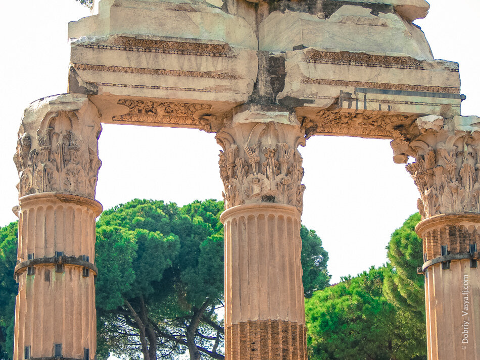 Древние руины где находятся. Древний Рим развалины. Античные развалины колонн Рим. Древние руины. Античные руины в парке.