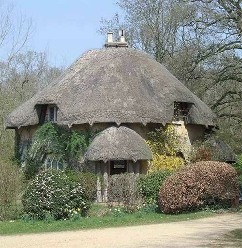 Дома с соломенными крышами