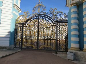 Ворота Екатерининского дворца, достопримечательности Екатерининского парка в Пушкине