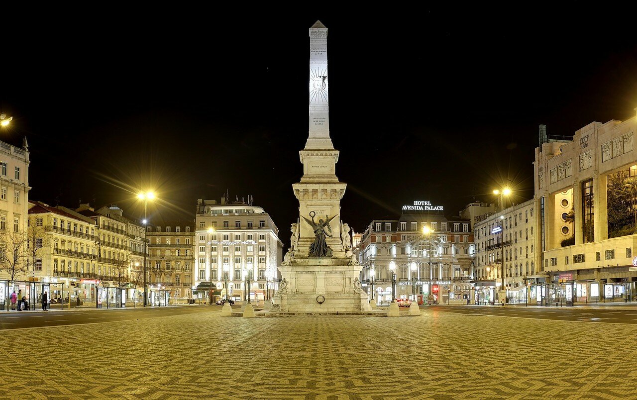 Night Lisbon. Square of Restorers (Praça dos Restauradores)