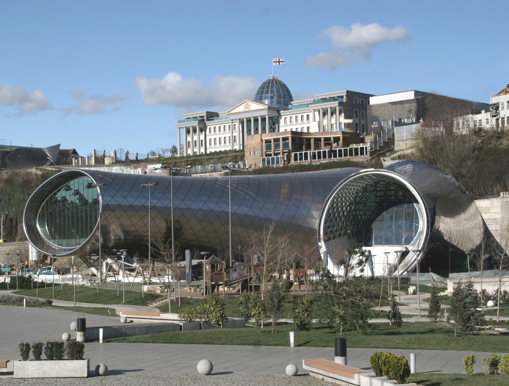 Новый Музыкальный театр и Выставочный зал в Тбилиси
