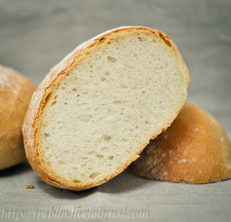 Пшеничный подовый. Подовый хлеб. Тесто для пшеничного хлеба. Хлеб из кислого теста. Кусок подового хлеба.