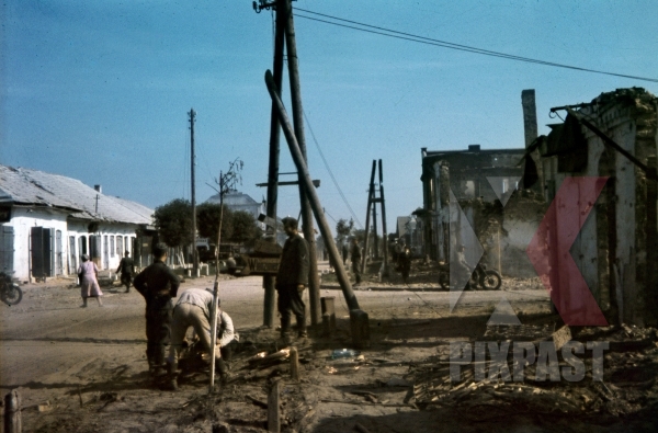 stock-photo-ustiluh-ukraine-summer-1941-invasion-of-russia-road-junction-kradmelder-destroyed-city-94-infantry-division-12033.jpg