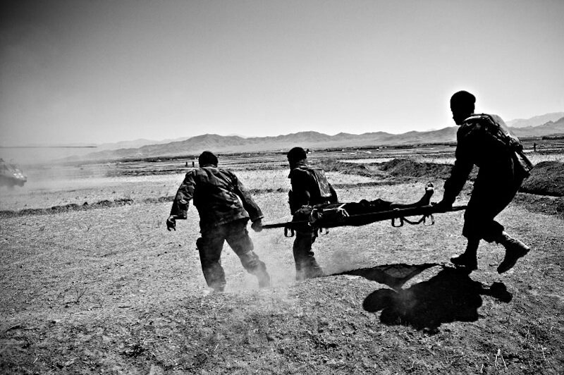 Раненый граница. Военные медики в Афганистане. Войны СССР Афган раненый солдат.
