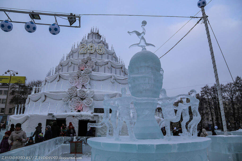 Новогодние каникулы-2018. Екатеринбург Екатеринбург, города, самых, ледовый, городок, чтобы, бенефис, пошли, гулять, композиция, здесь, поэтому, стоит, посвящена, болельшикам, осенью, тоже Футбольный, Какая, ракурса, дошли