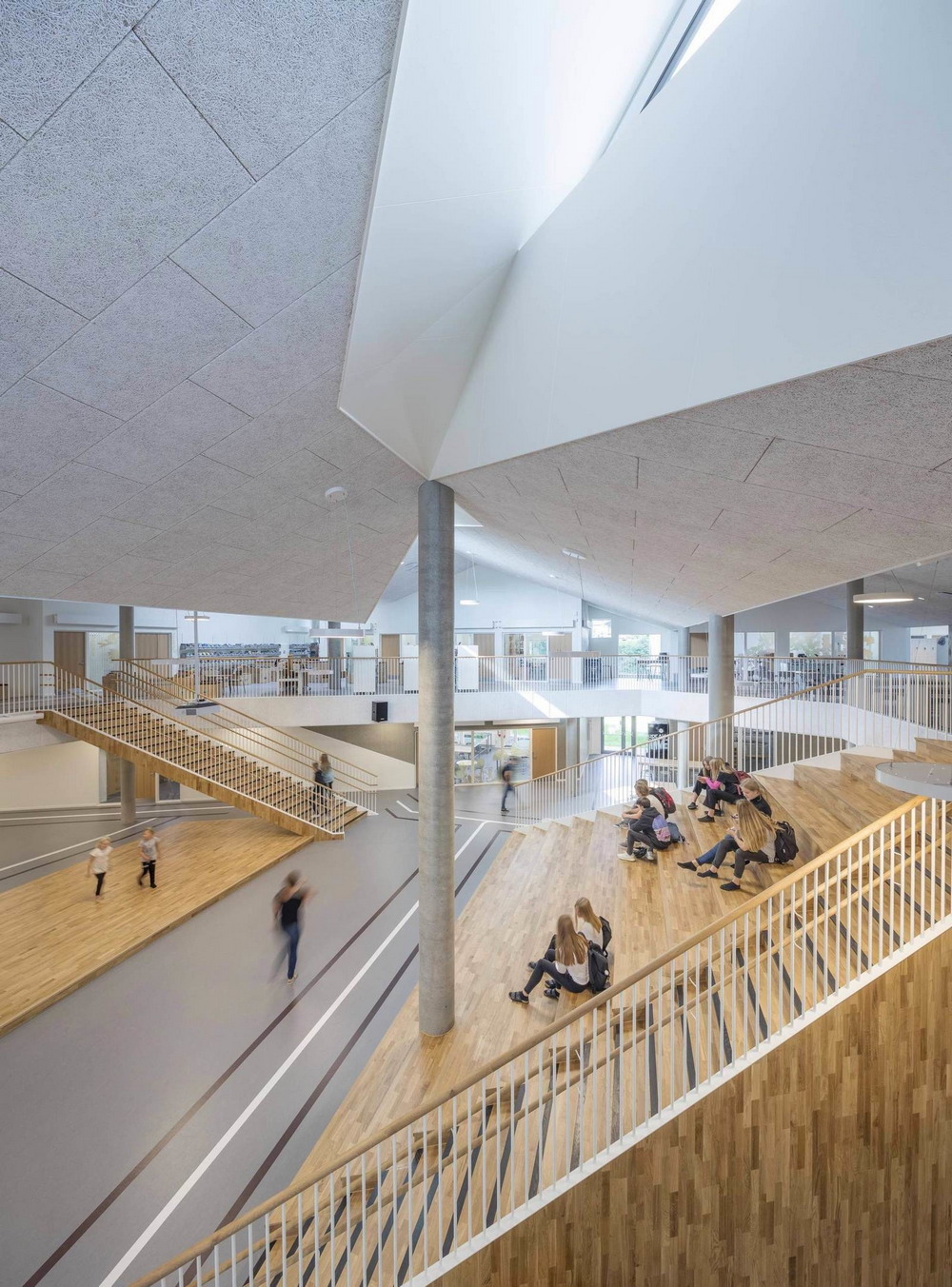 Новая начальная школа в Дании школы, деревьев, Школа, использовать, среде, Студия, внешней, особый, делает, деятельности, видов, разных, возможностей, много, создающему, атриуму, открытому, физические, центральному, ориентированные