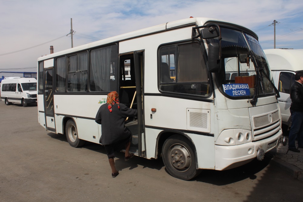 Сайт автовокзала владикавказа. Служебный автобус. Автобус Владикавказ. Рейсовый автобус Hyundai. Автобусы Северной Осетии.