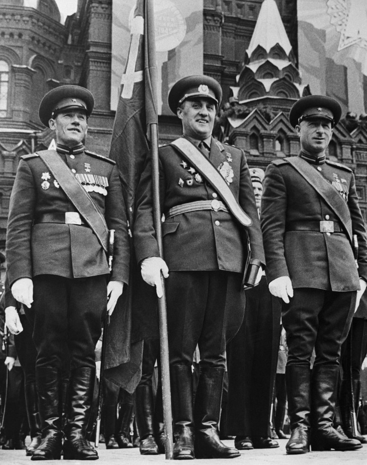 1 июня 1945 г. Парад Победы 9 мая 1965 года Егоров и Кантария. Самсонов парад Победы 1945. 1965 Кантария Егоров Знамя.