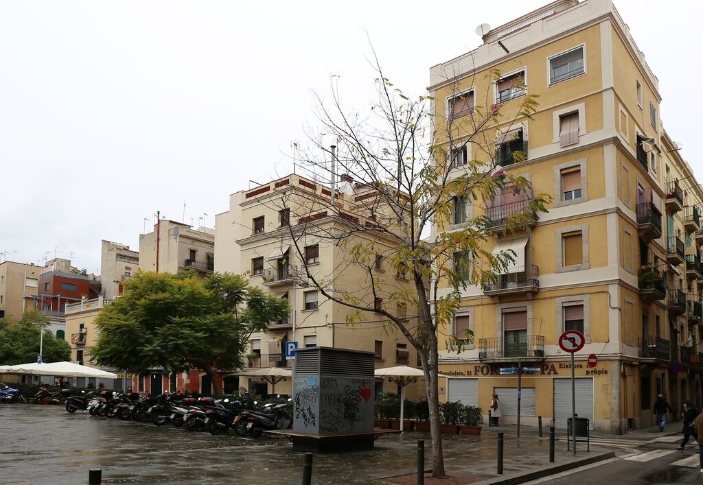 Barceloneta. Square of the Poet Boscana (Plaça del poeta Boscà)