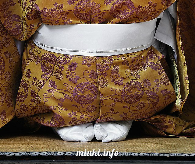 Seiza - традиционная японская поза сидения на коленях