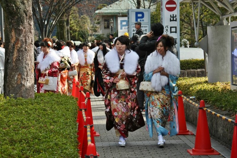 В день совершеннолетия можно. Совершеннолетие в Японии во сколько лет.