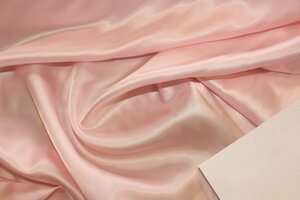 ПС404 остаток 5,20м(режем) 195руб-м Подкладочная ткань (вискоза 100%)  цвет перламутрово-светло-розовый,приятная,мягкая,пластичная ,ширина 1,41м